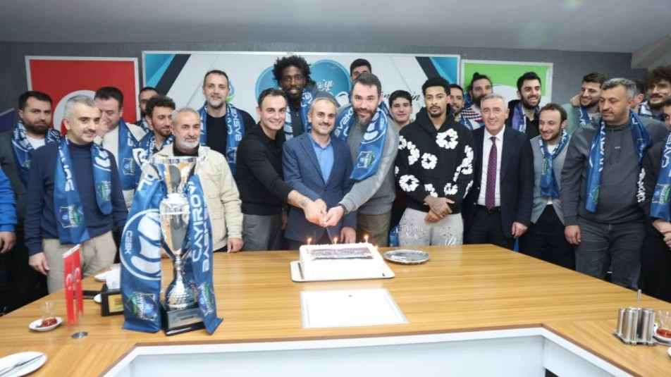 Başkan Çiftçi, şampiyon kadroyla bir araya geldi