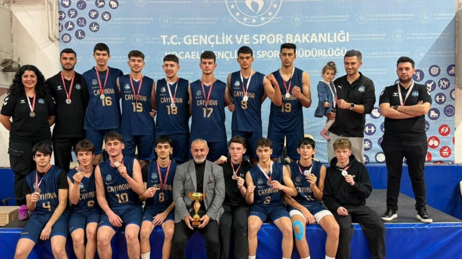 Çayırova'nın genç dev adamları Kocaeli ikincisi oldu