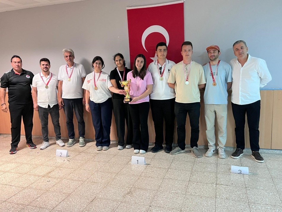 Başiskele'nin Genç-i Âlâ Satranç Takımı Kocaeli Şampiyonu