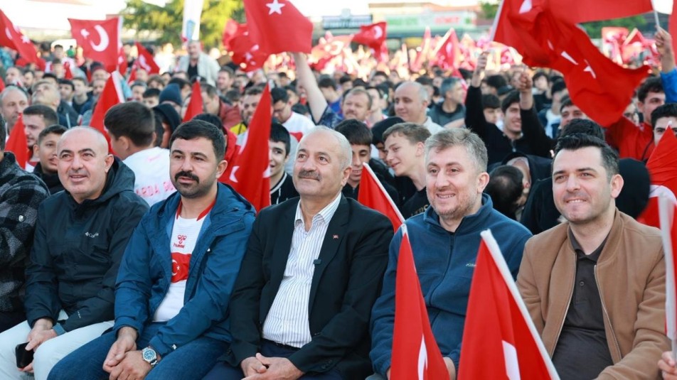 Bizim Çocuklar'ın maçı Gebze Kent Meydanı'nda izlendi
