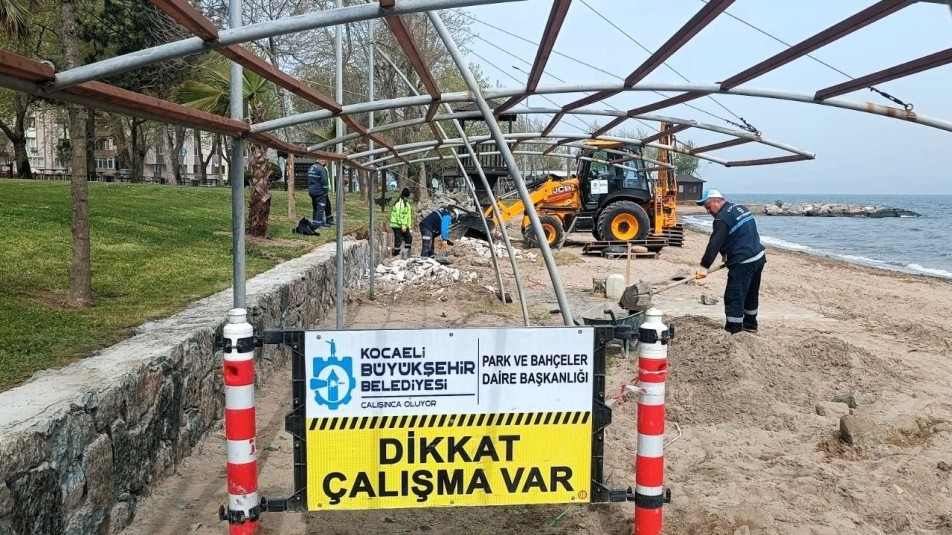Büyükşehir'den sahillere yaz dokunuşu