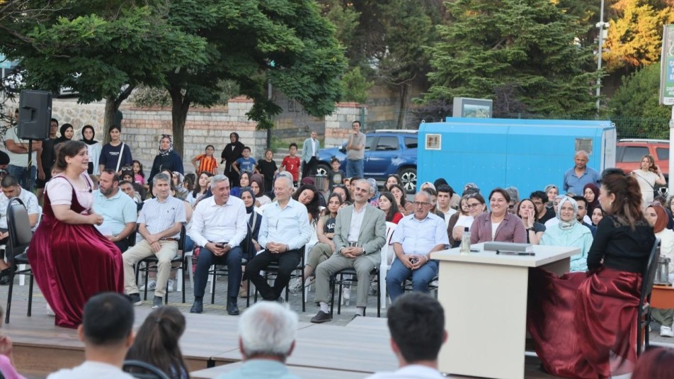 Çayırova Belediyesi kurslarında eğitim görüp sertifikalarını aldılar