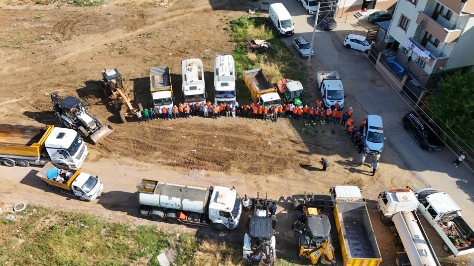Darıca'da Güç Birliği: 6 Müdürlük Sırasöğütler'de Kapsamlı Temizlik Yaptı