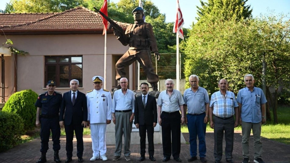 Vali Aktaş'tan Muharip Gaziler Derneği Kocaeli Şubesi'ne Ziyaret